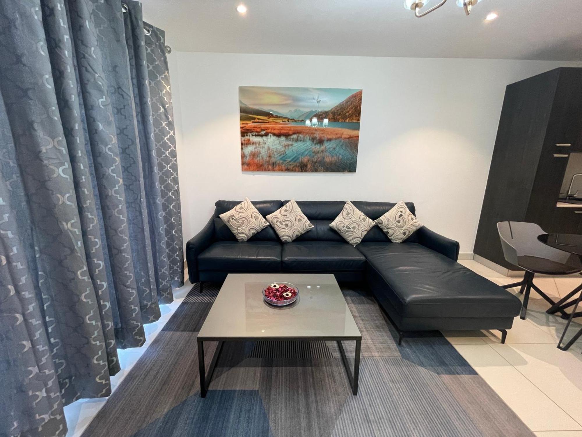 The Lennox Luxury Suites & Apartments Accra Ngoại thất bức ảnh